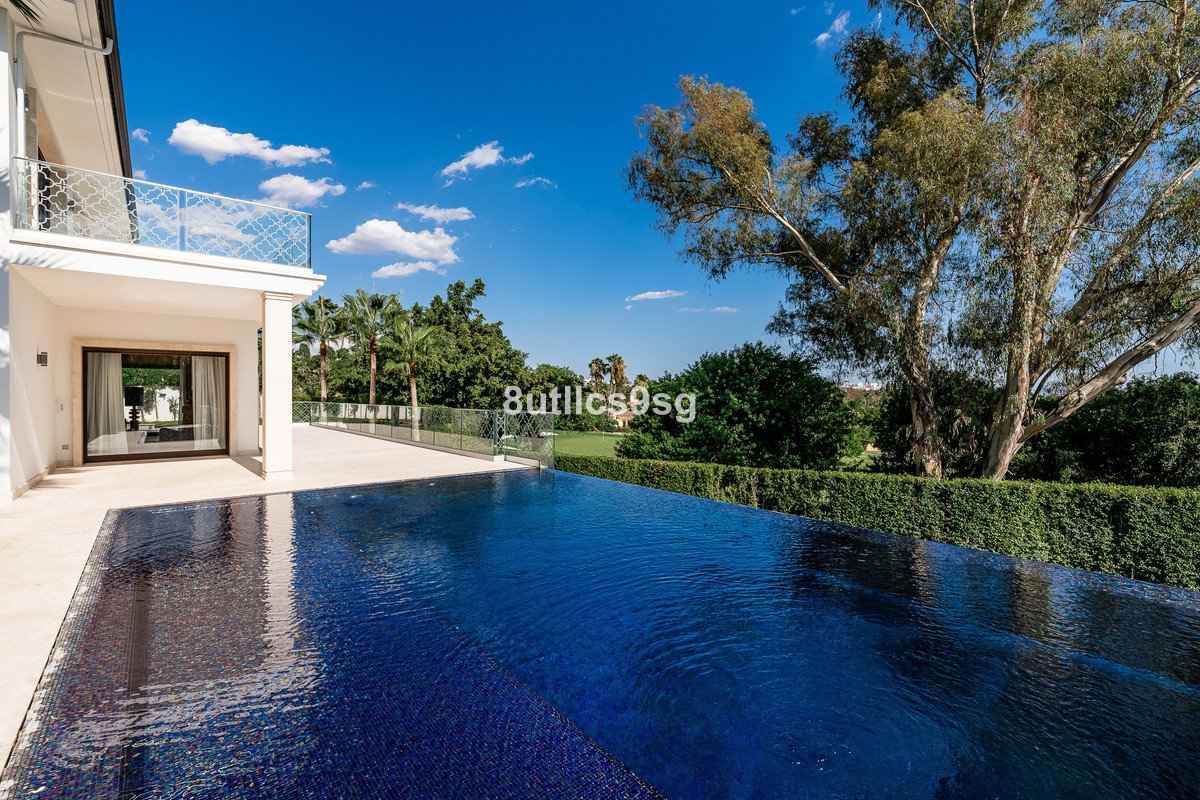 5 Bed Detached Villa in Nueva Andalucía