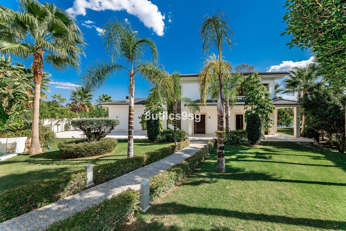 5 Bed Detached Villa in Nueva Andalucía