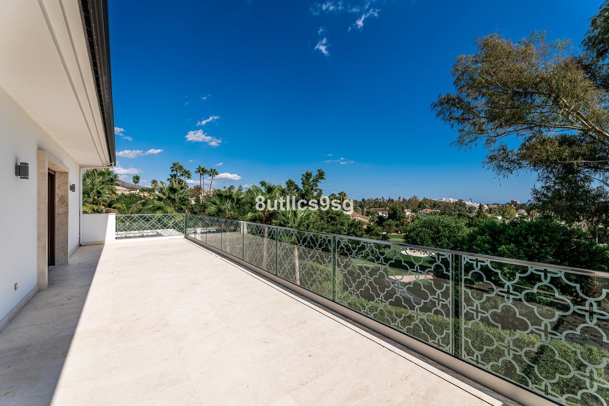 5 Bed Detached Villa in Nueva Andalucía