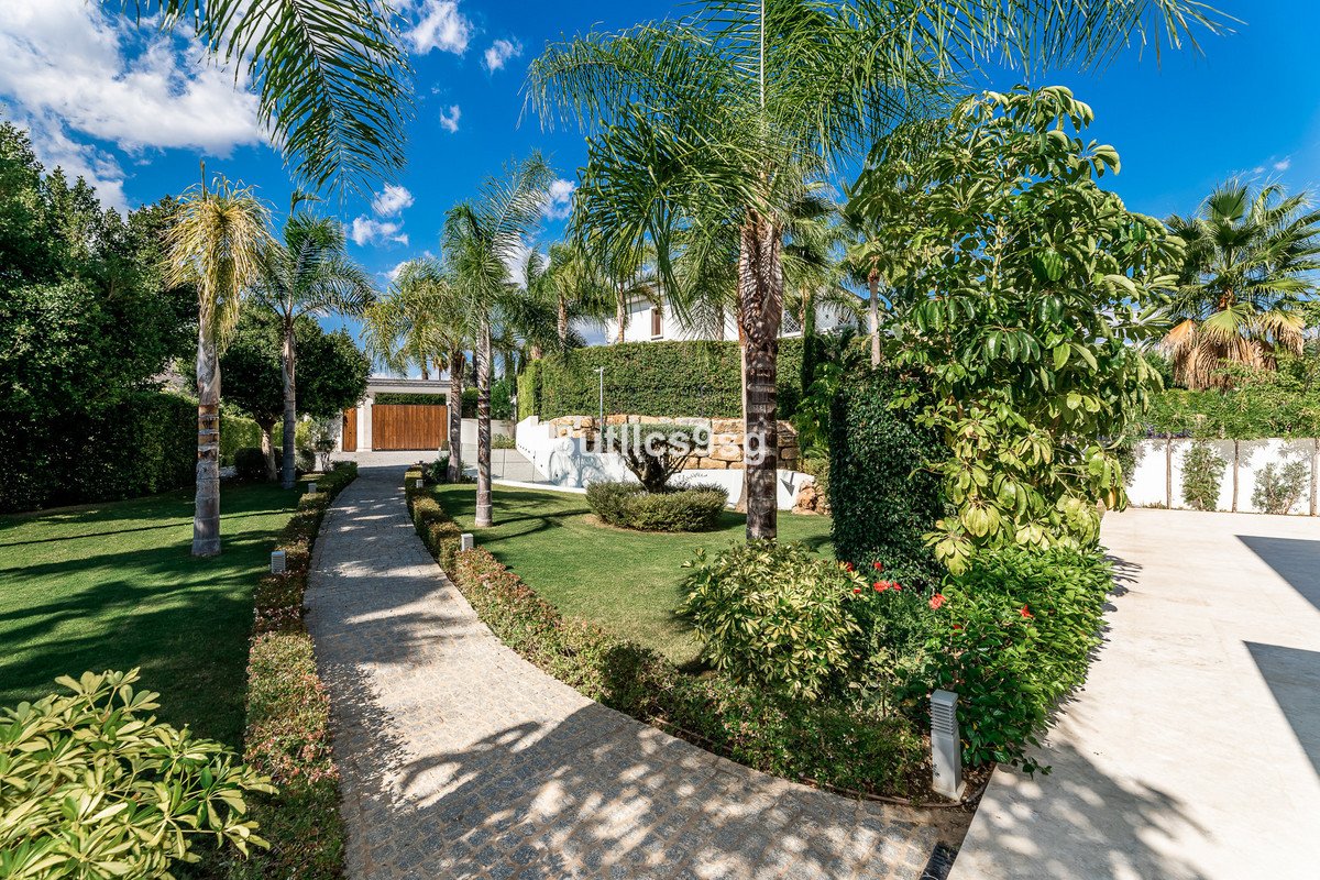 5 Bed Detached Villa in Nueva Andalucía