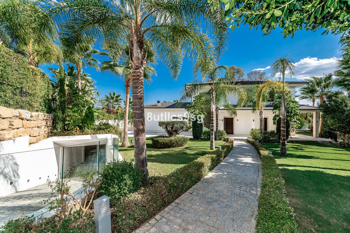 5 Bed Detached Villa in Nueva Andalucía