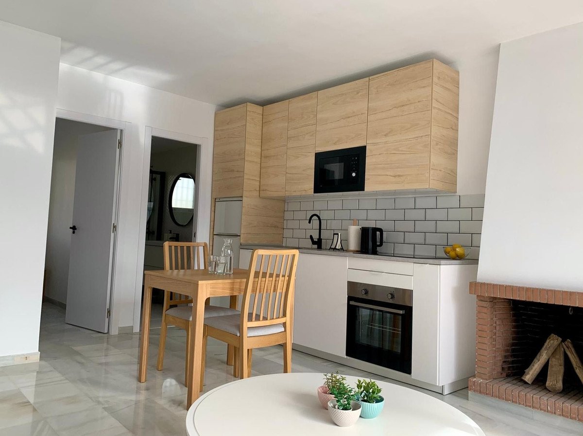 1 Bed Middle Floor Apartment in Calahonda