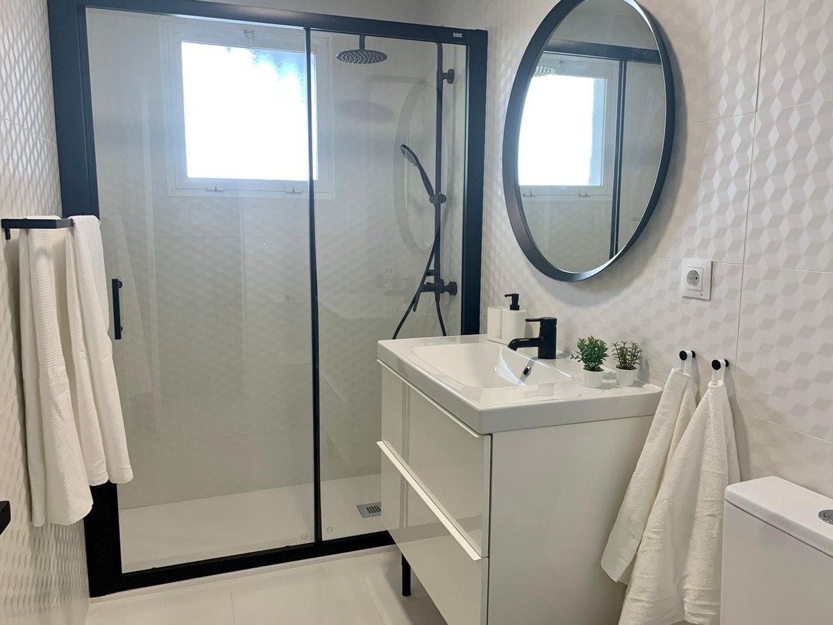 1 Bed Middle Floor Apartment in Calahonda