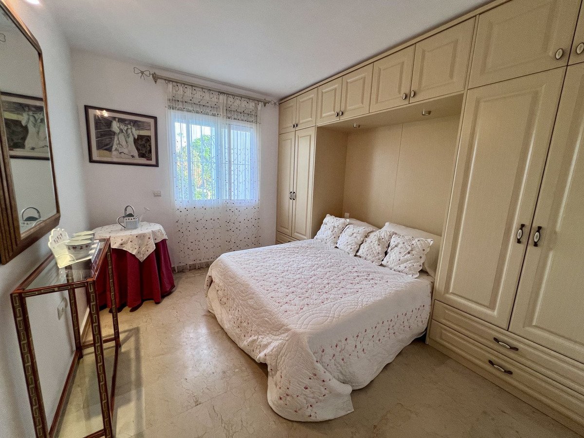 2 Bed Penthouse in El Paraiso
