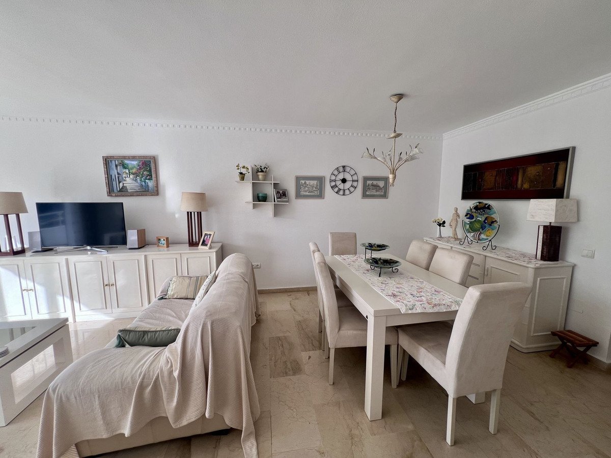 2 Bed Penthouse in El Paraiso