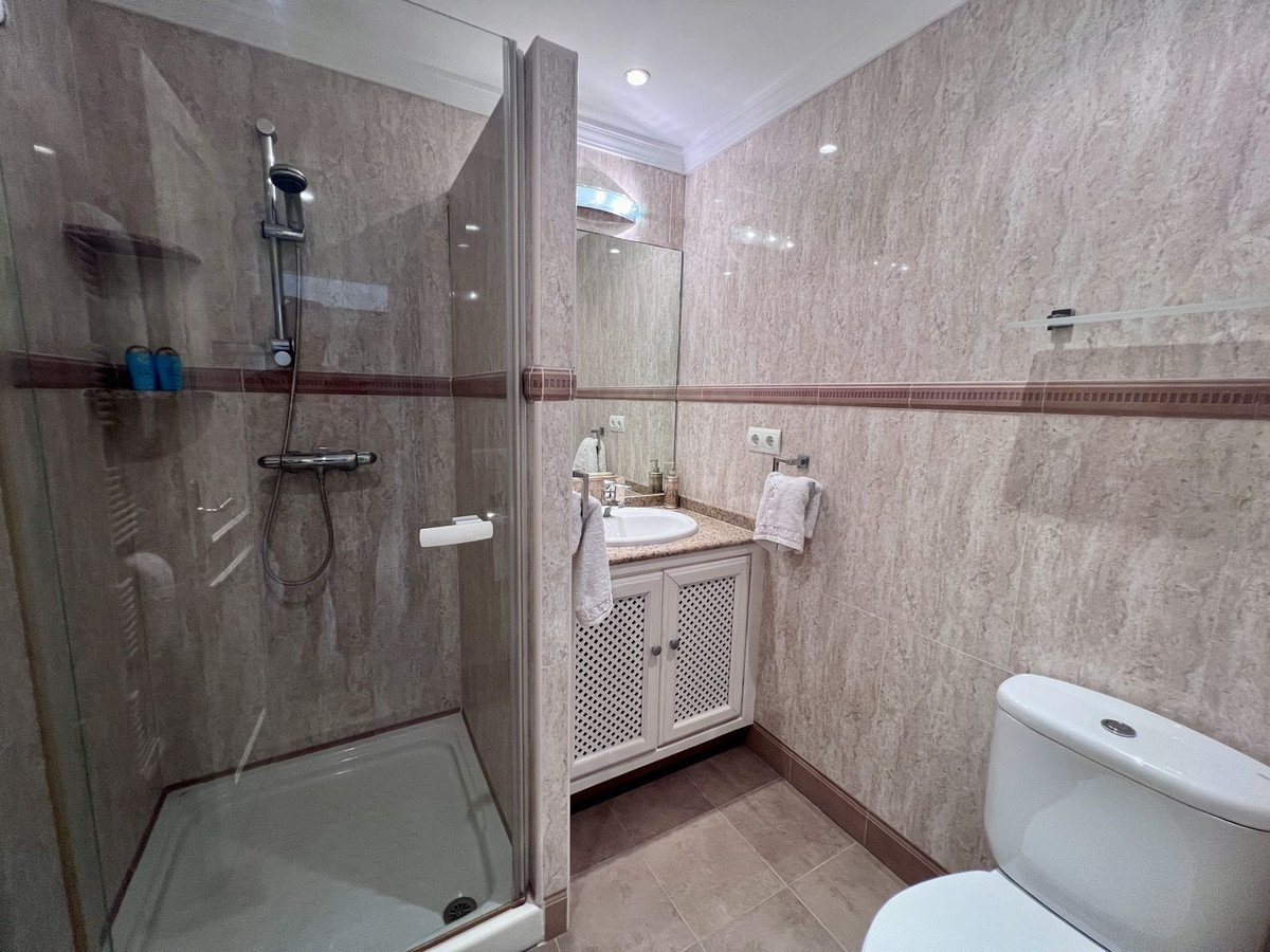 2 Bed Penthouse in El Paraiso