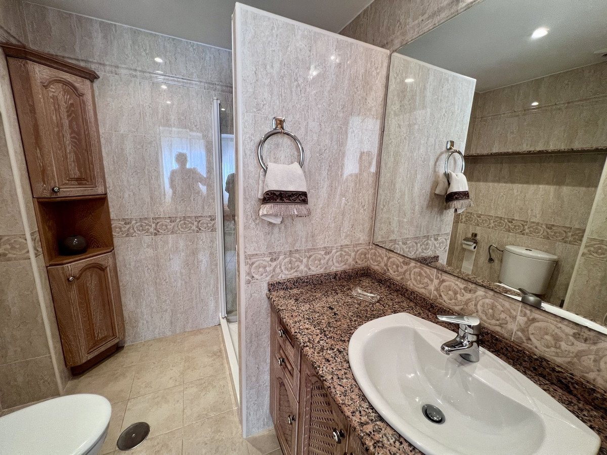 2 Bed Penthouse in El Paraiso