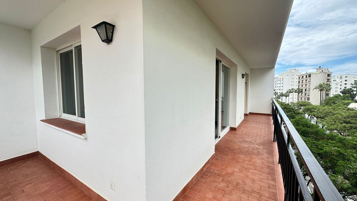 1 Bed Middle Floor Apartment in Marbella