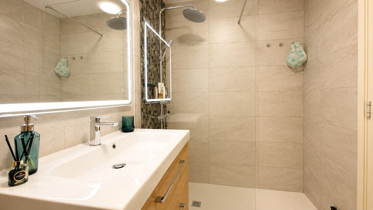 2 Bed Middle Floor Apartment in Calahonda