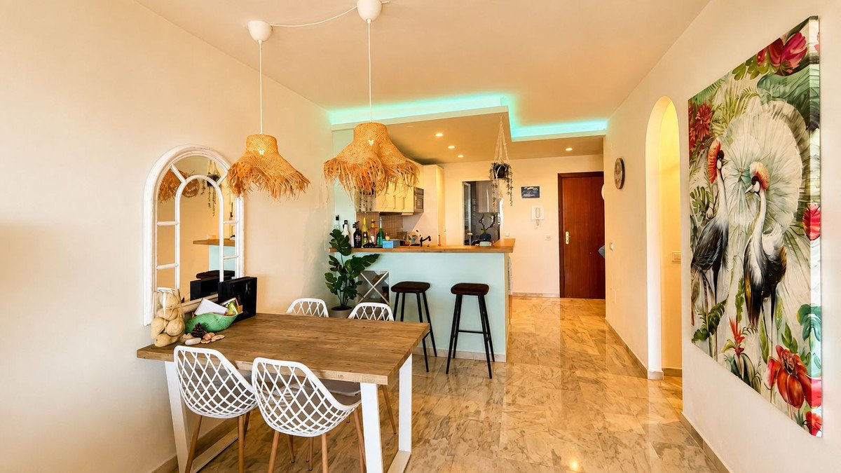 2 Bed Middle Floor Apartment in Calahonda