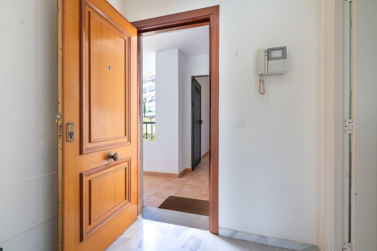 2 Bed Middle Floor Apartment in Calahonda