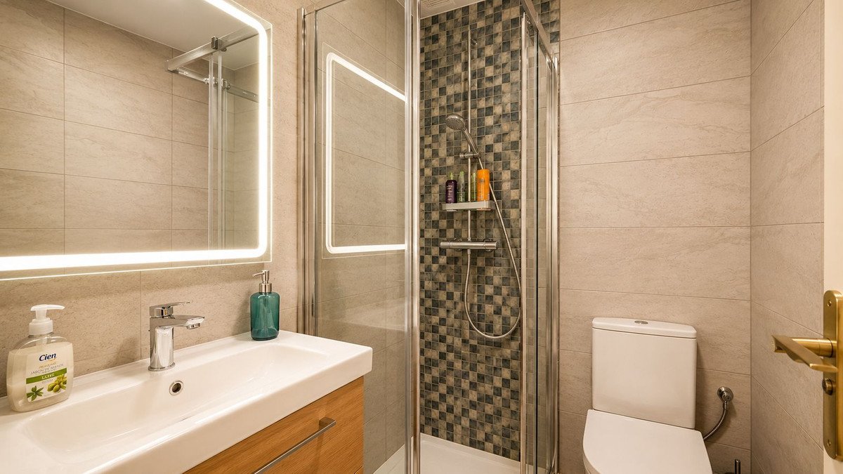 2 Bed Middle Floor Apartment in Calahonda