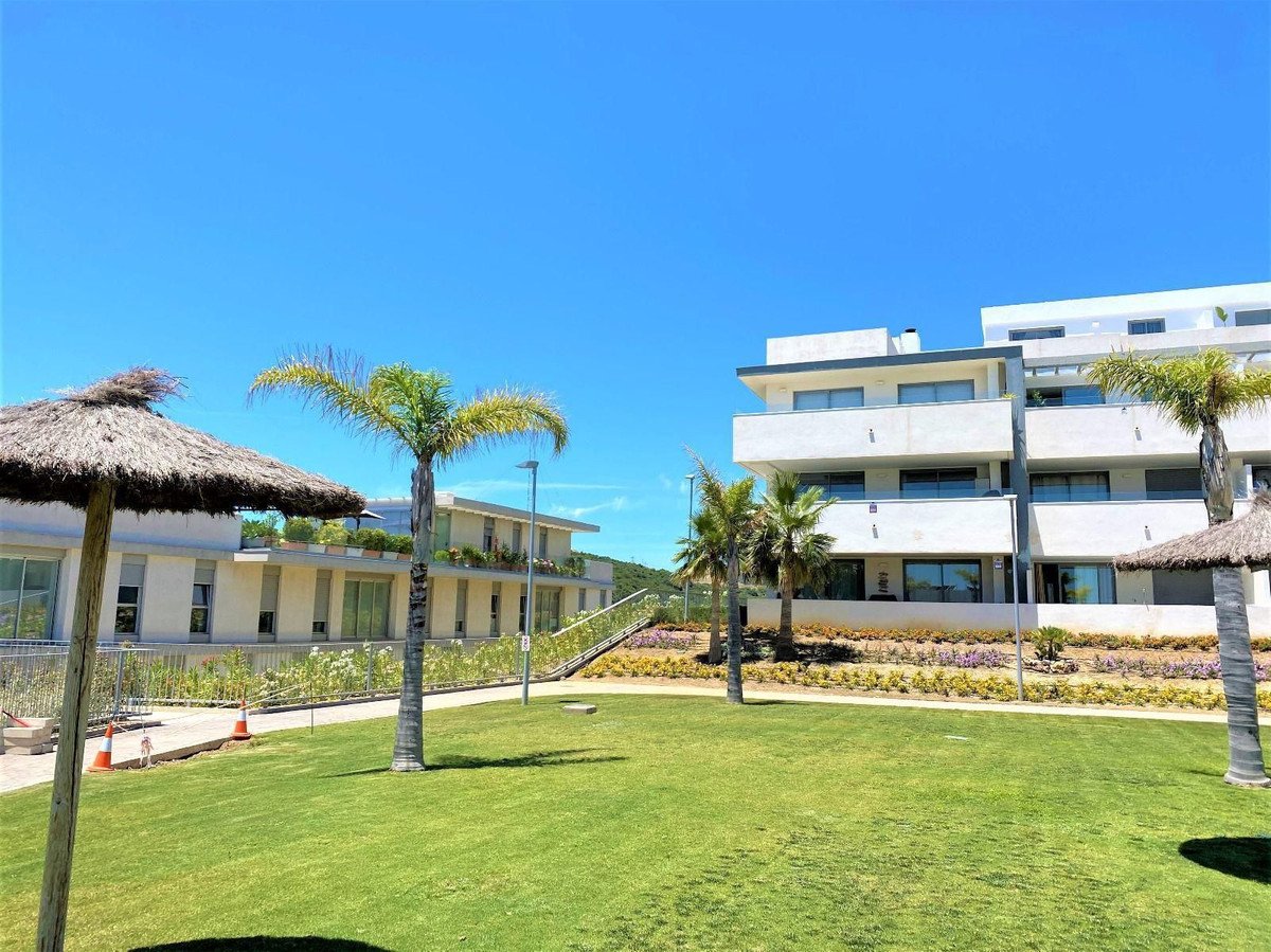 2 Bed Top Floor Apartment in Estepona