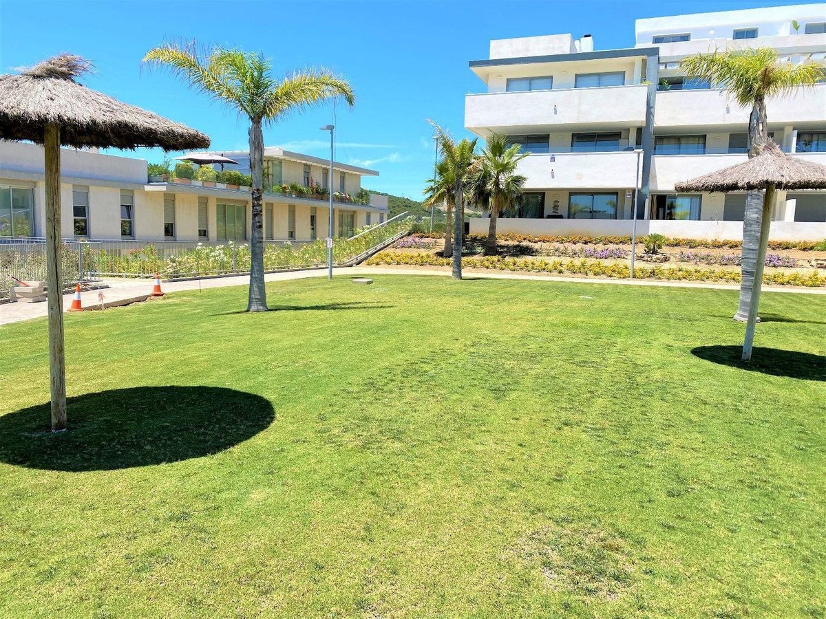 2 Bed Top Floor Apartment in Estepona