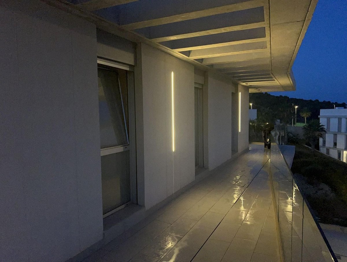 2 Bed Top Floor Apartment in Estepona