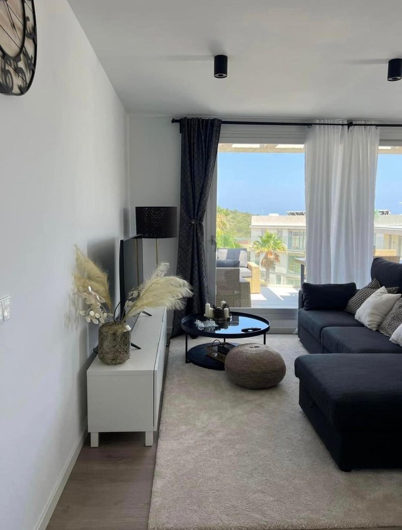 2 Bed Top Floor Apartment in Estepona