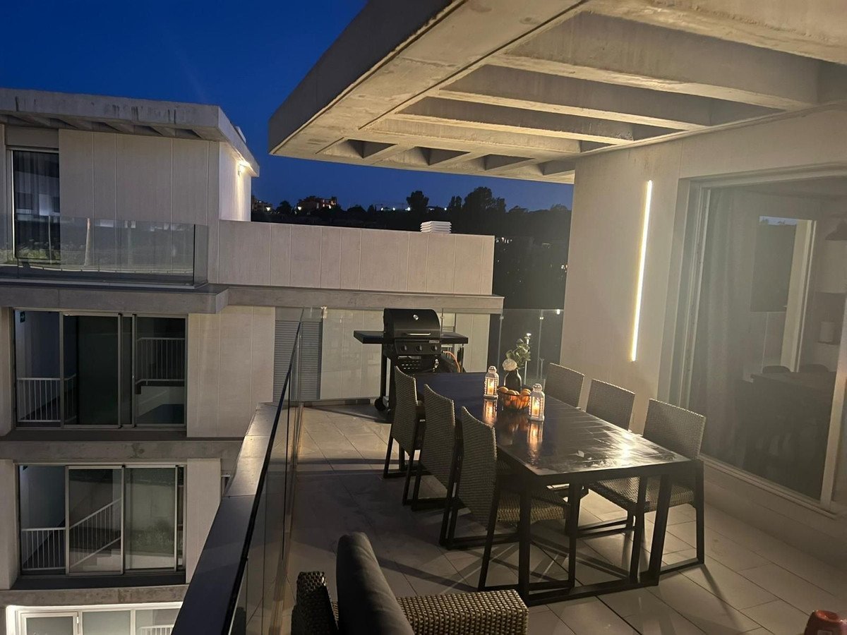 2 Bed Top Floor Apartment in Estepona