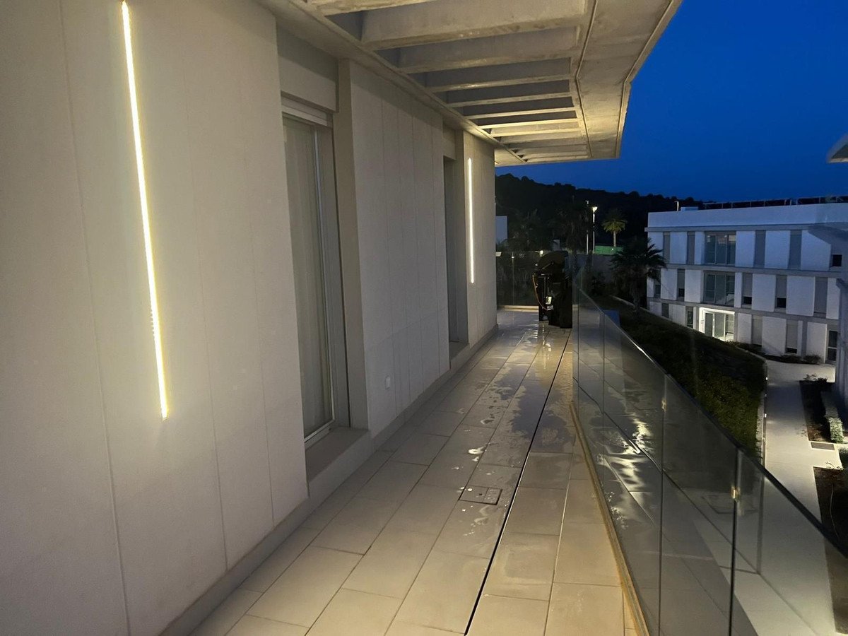 2 Bed Top Floor Apartment in Estepona