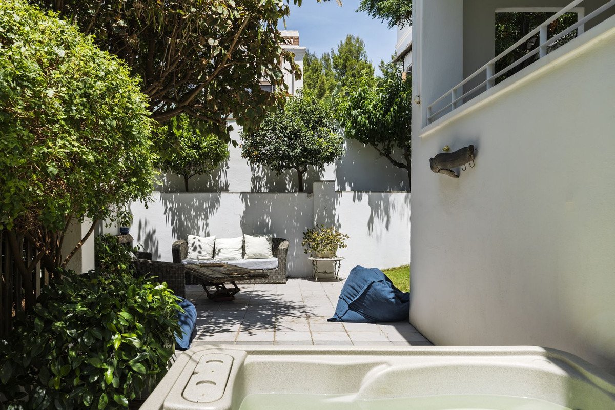 2 Bed Ground Floor Apartment in Benalmadena Costa