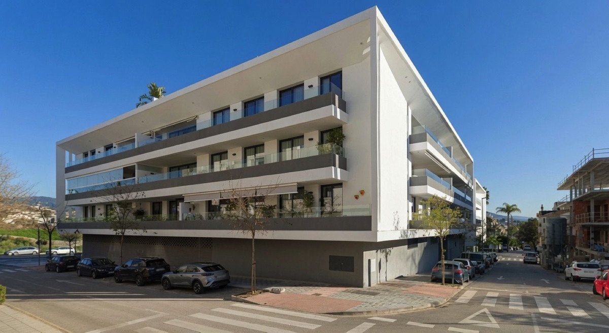 2 Bed Middle Floor Apartment in San Pedro de Alcántara