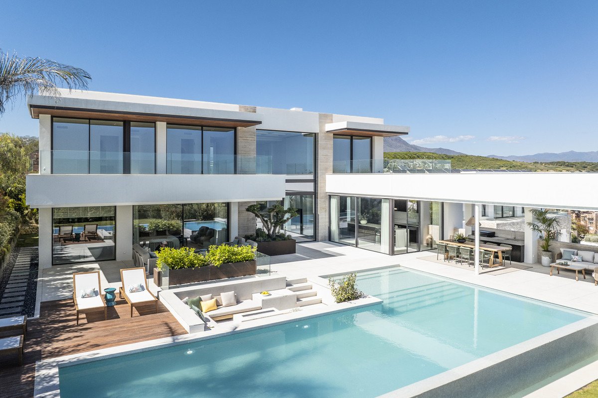4 Bed Detached Villa in Casares