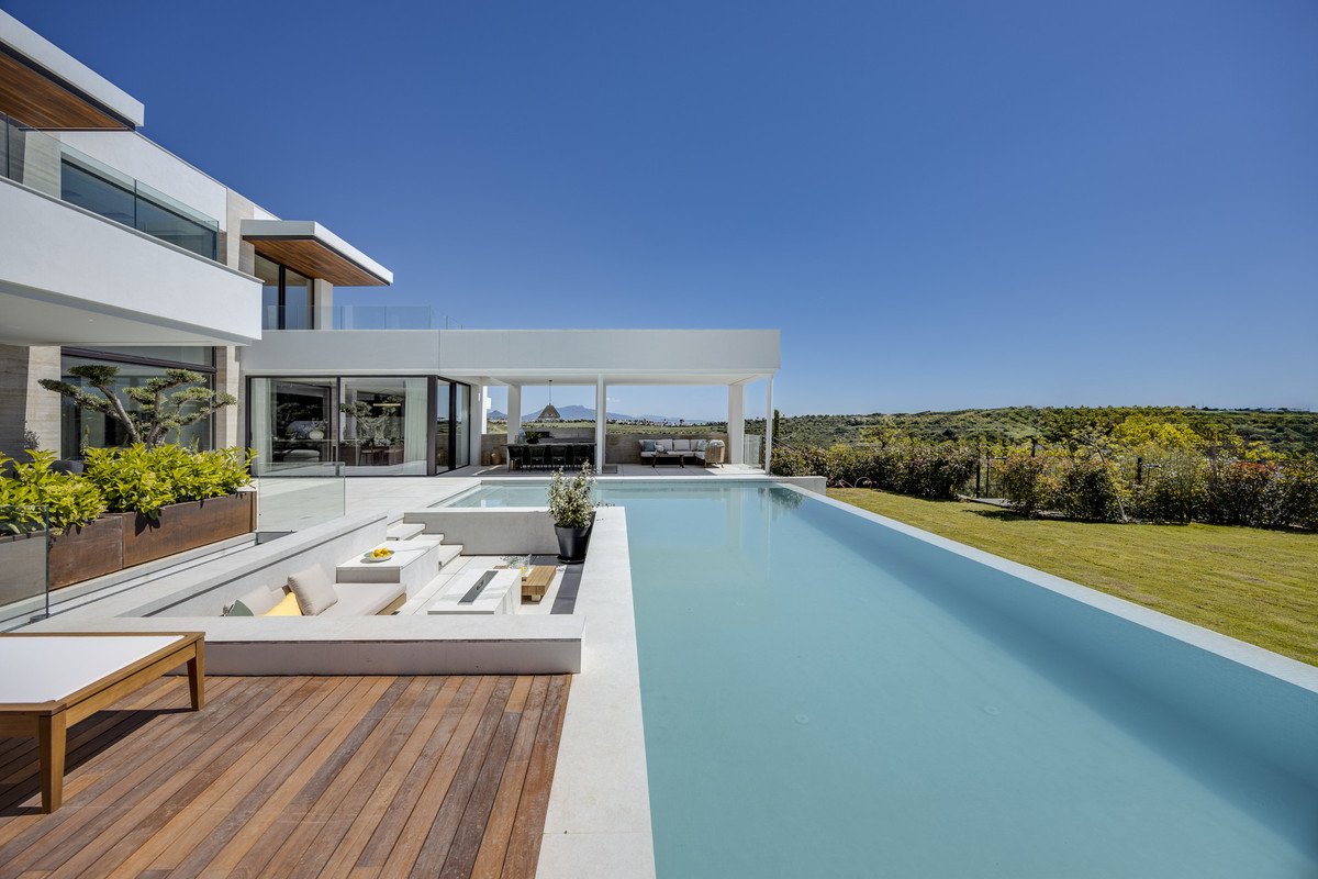4 Bed Detached Villa in Casares