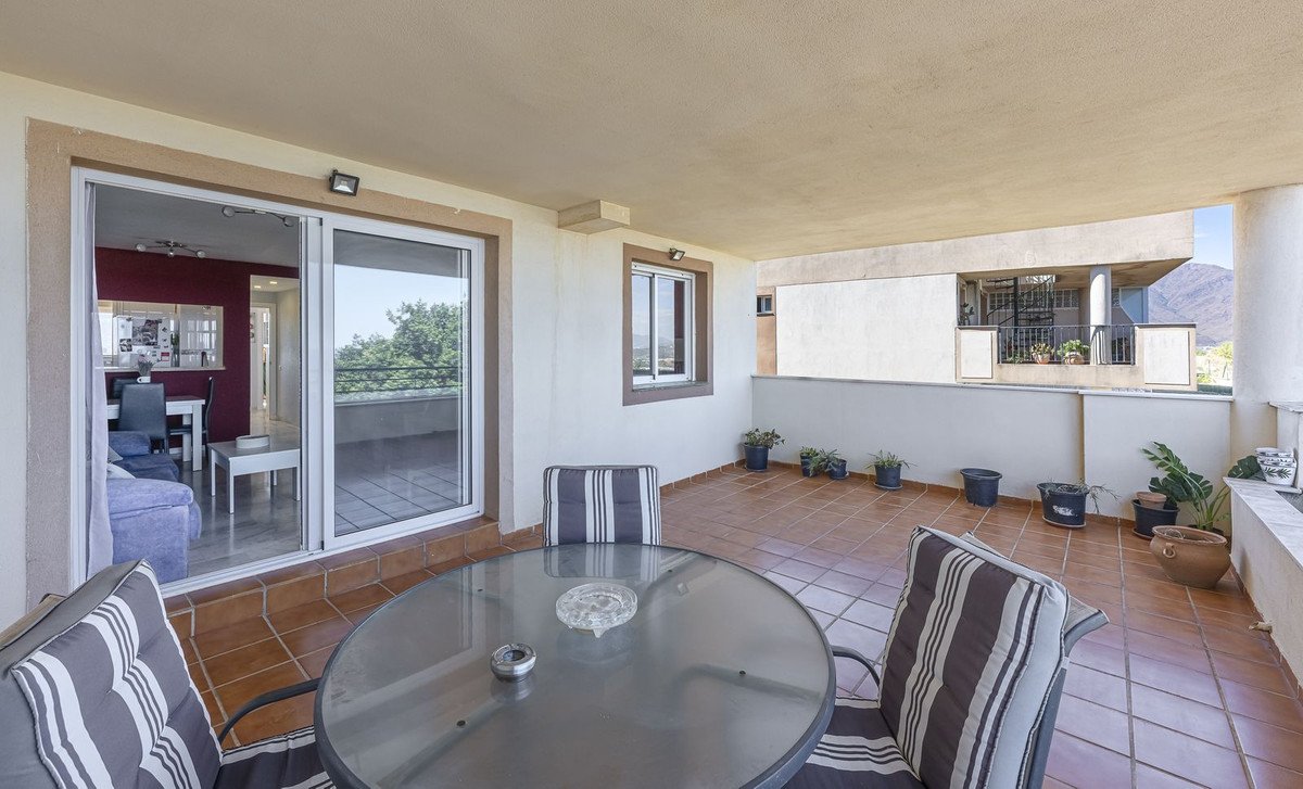 3 Bed Middle Floor Apartment in Casares Playa