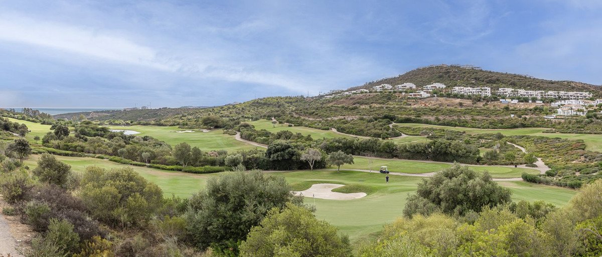 3 Bed Middle Floor Apartment in Casares Playa