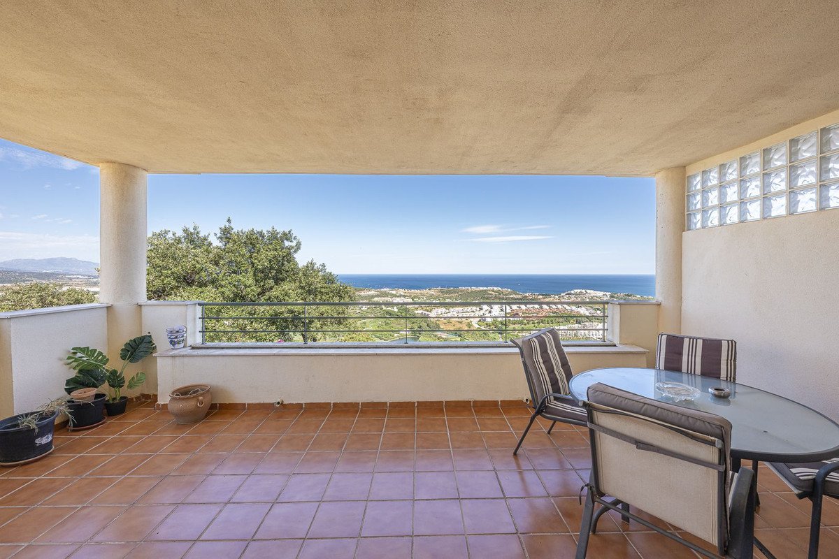 3 Bed Middle Floor Apartment in Casares Playa