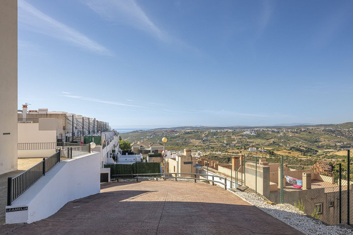 3 Bed Middle Floor Apartment in Casares Playa