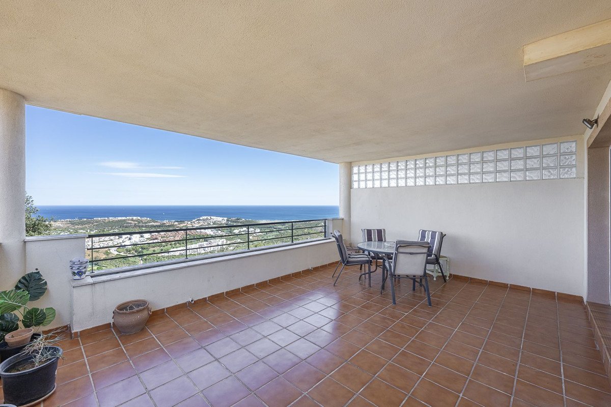 3 Bed Middle Floor Apartment in Casares Playa