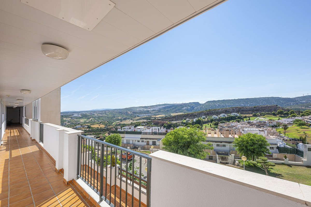 3 Bed Middle Floor Apartment in Casares Playa