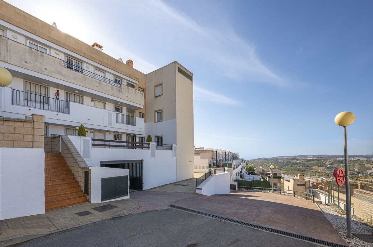3 Bed Middle Floor Apartment in Casares Playa