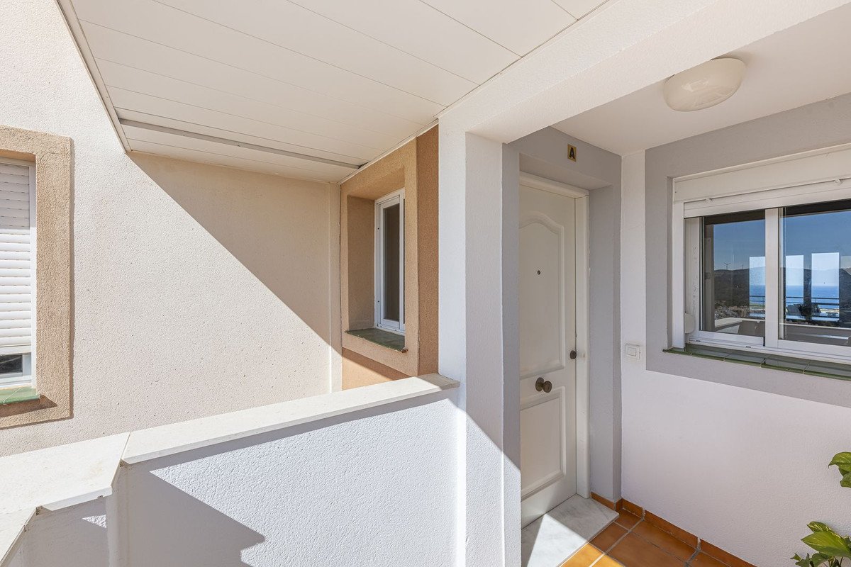 3 Bed Middle Floor Apartment in Casares Playa