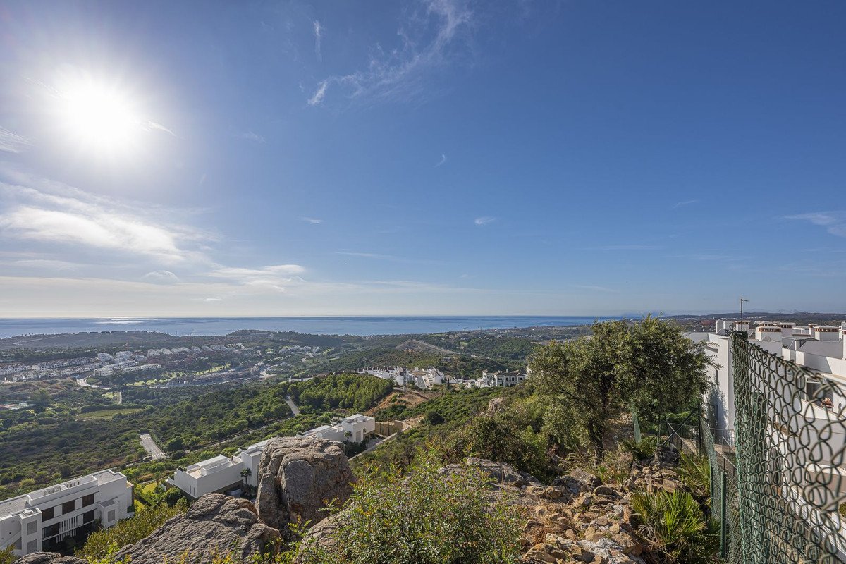3 Bed Middle Floor Apartment in Casares Playa