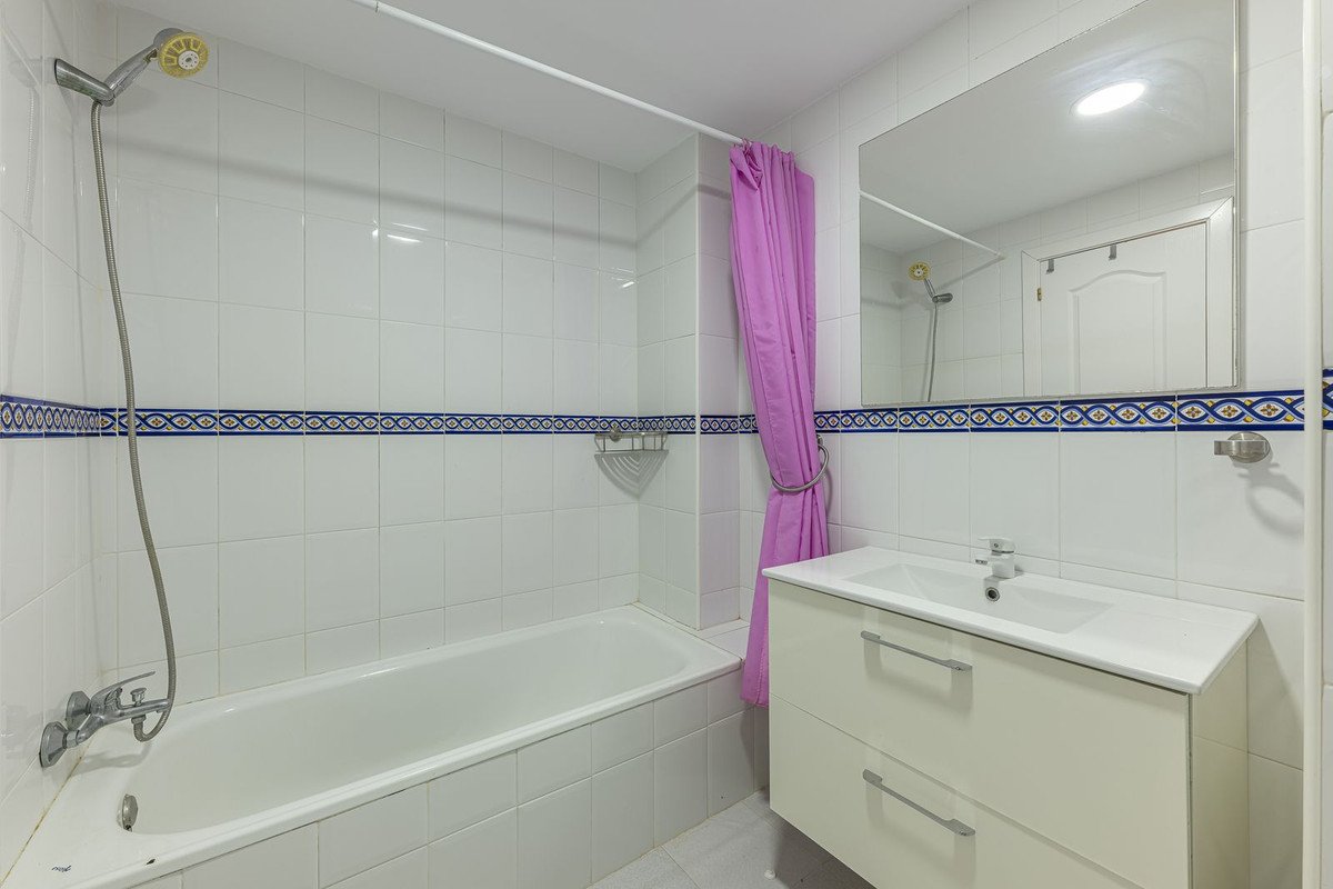 3 Bed Middle Floor Apartment in Casares Playa