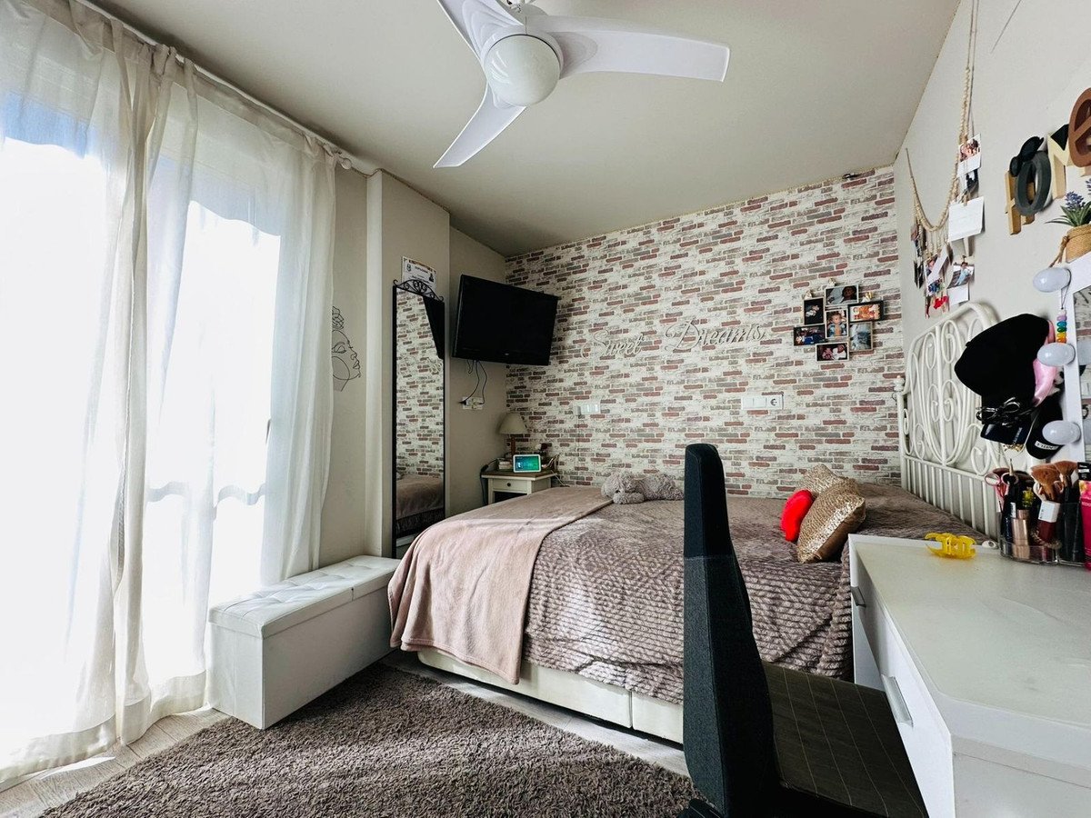 3 Bed Middle Floor Apartment in Fuengirola