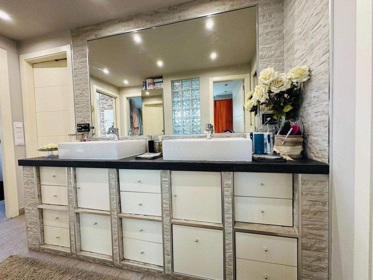 3 Bed Middle Floor Apartment in Fuengirola