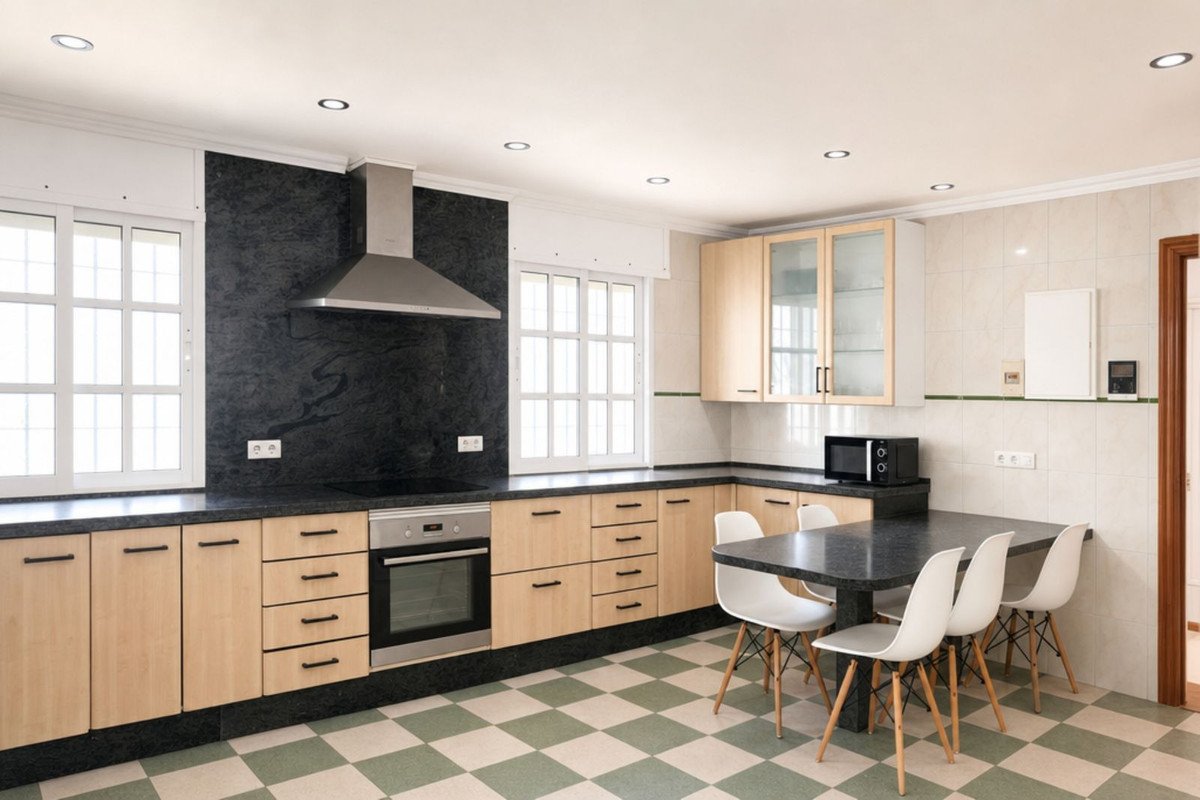 5 Bed Detached Villa in Marbella