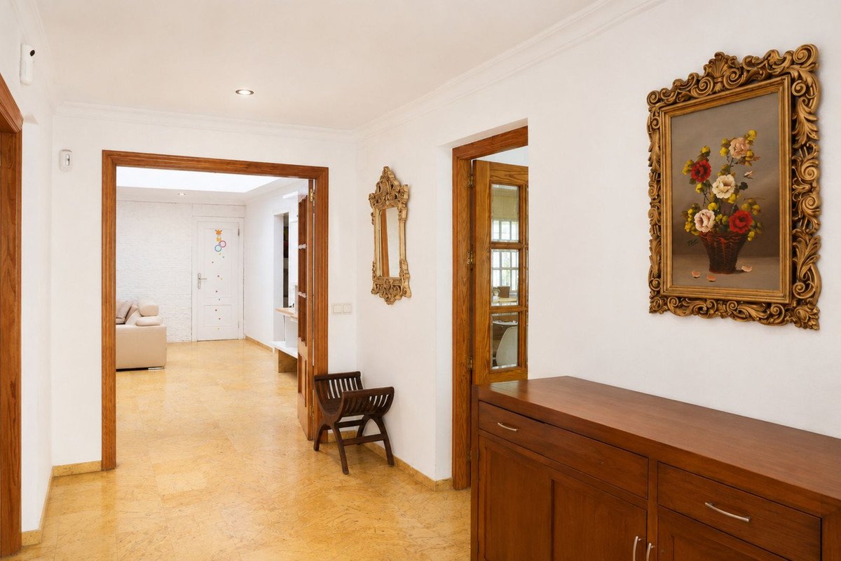 5 Bed Detached Villa in Marbella