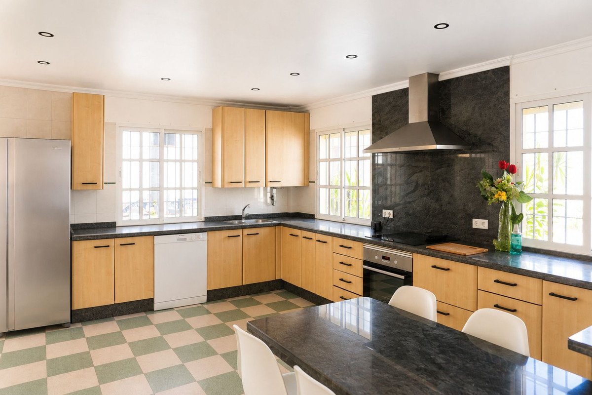 5 Bed Detached Villa in Marbella