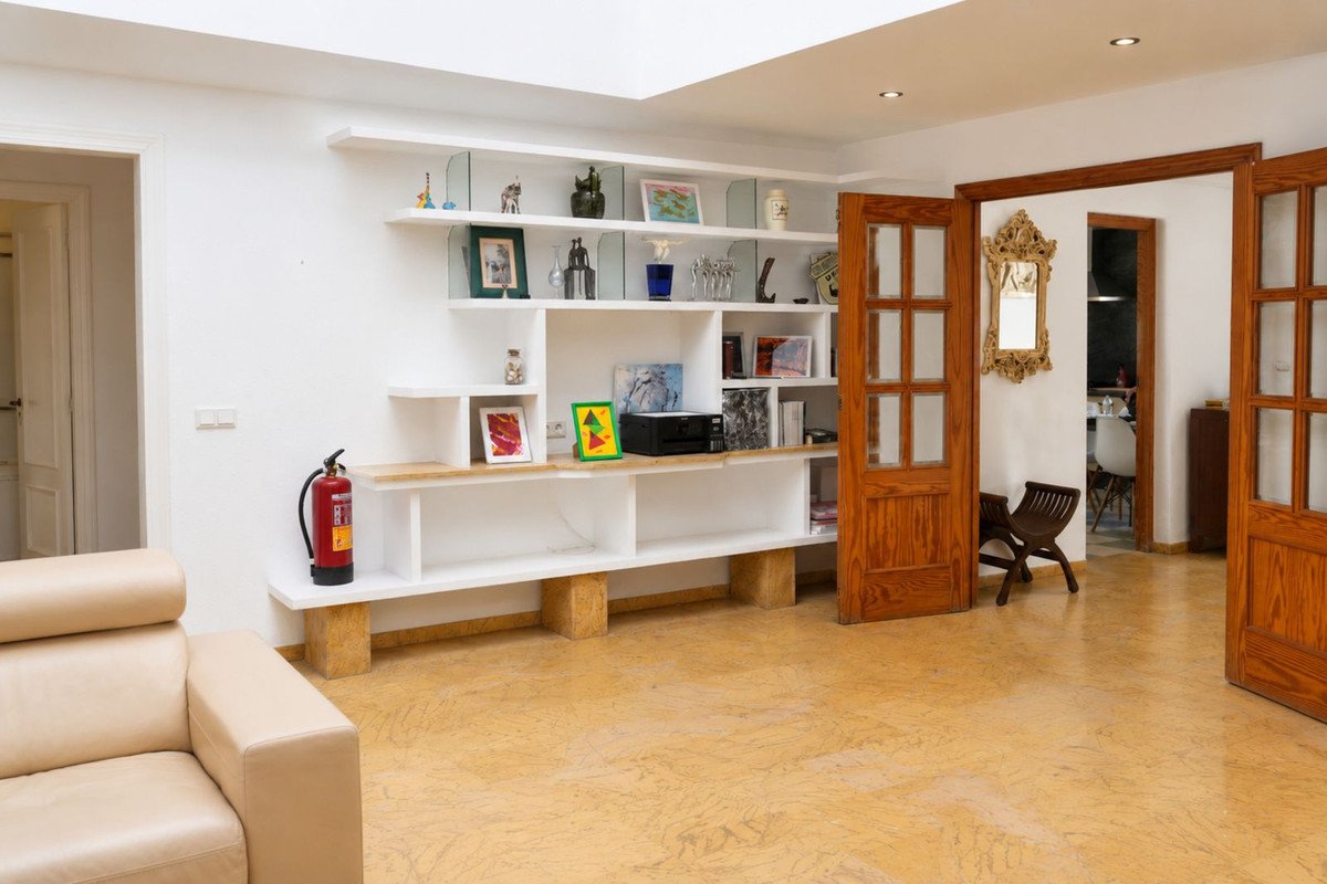 5 Bed Detached Villa in Marbella