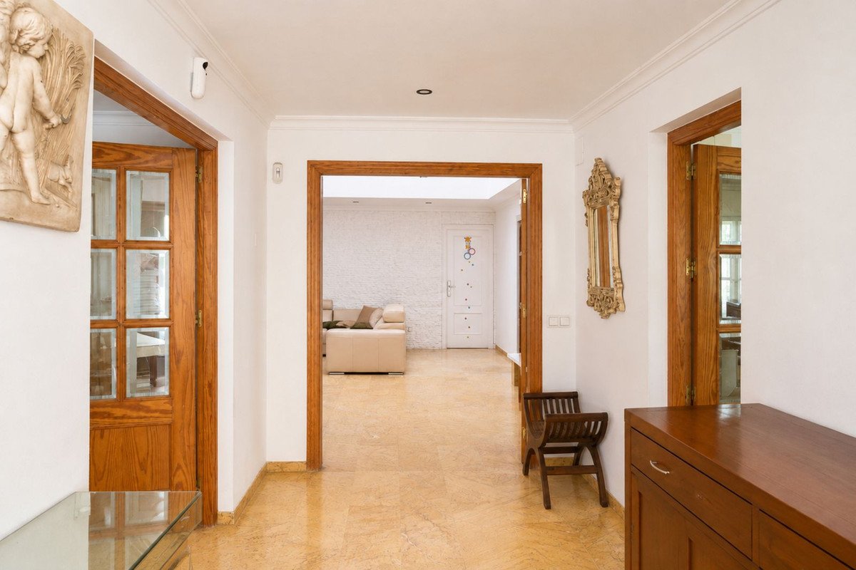 5 Bed Detached Villa in Marbella