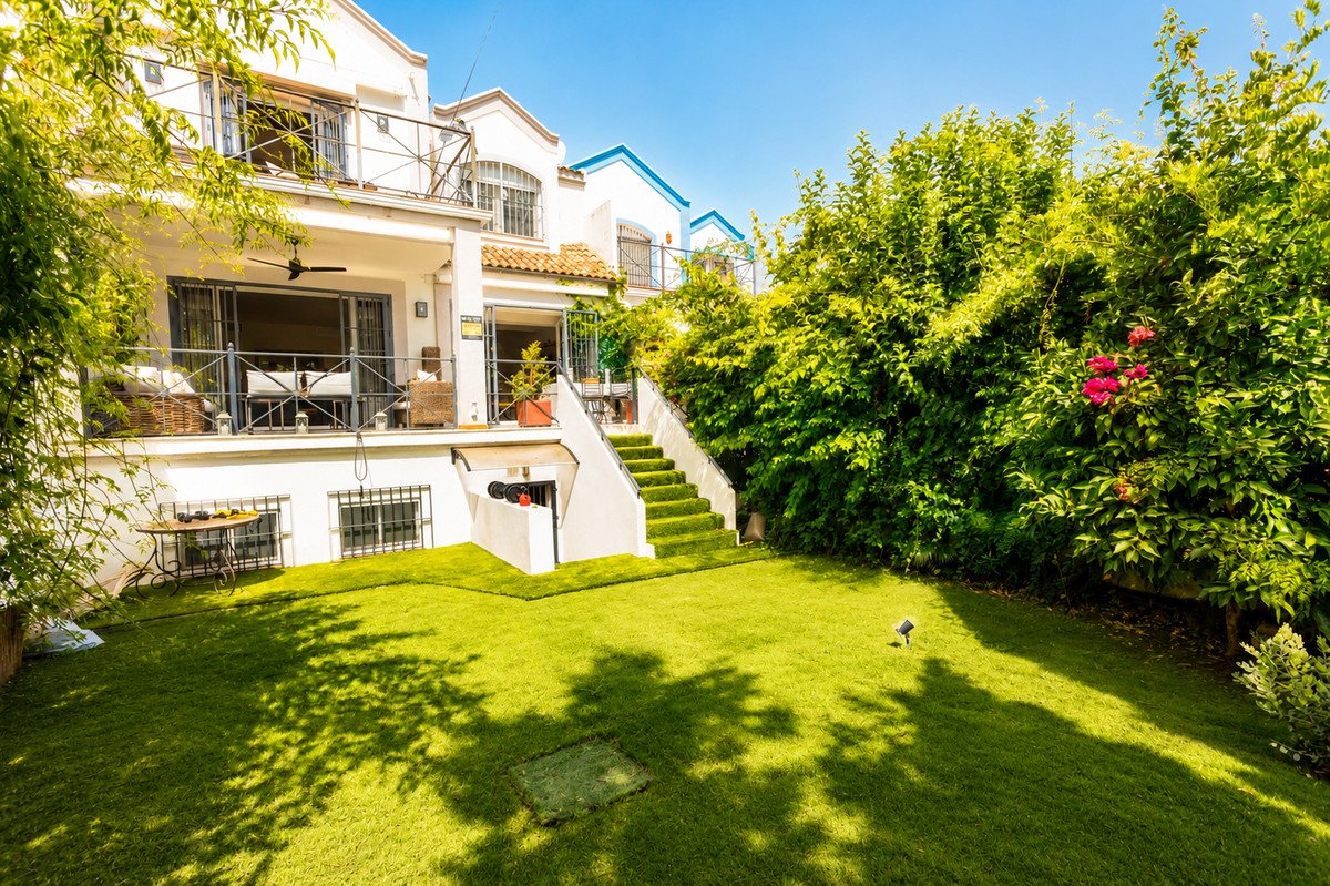 6 Bed Townhouse in Guadalmina Alta