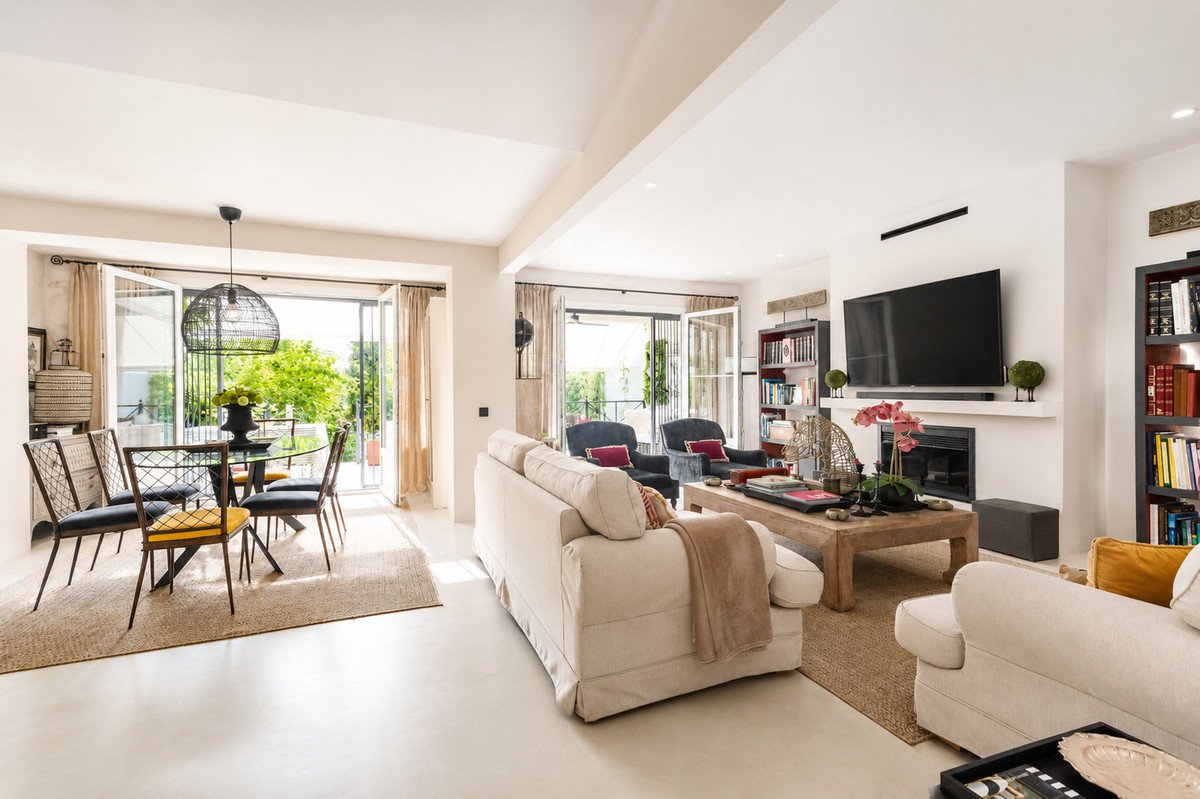 6 Bed Townhouse in Guadalmina Alta
