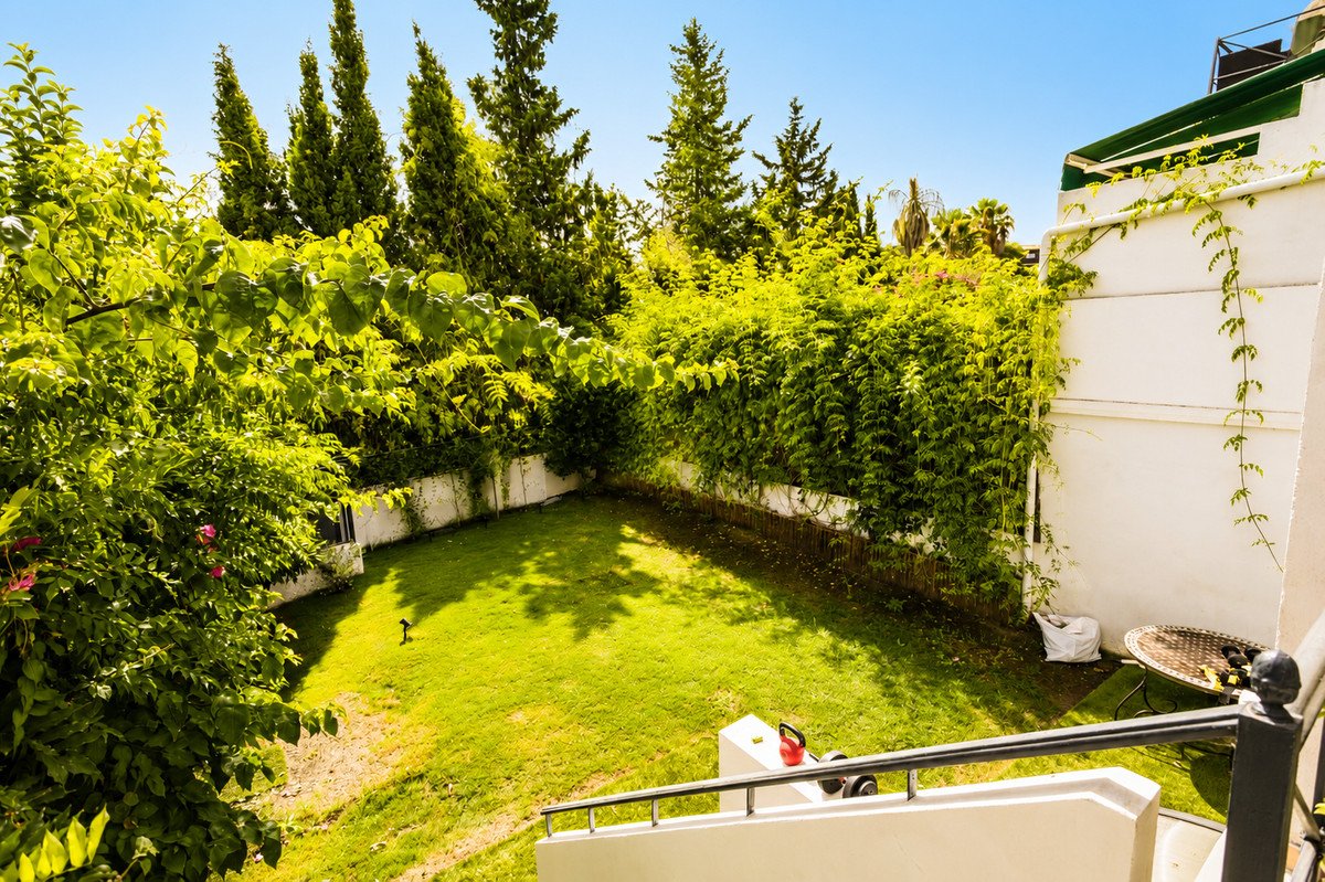 6 Bed Townhouse in Guadalmina Alta