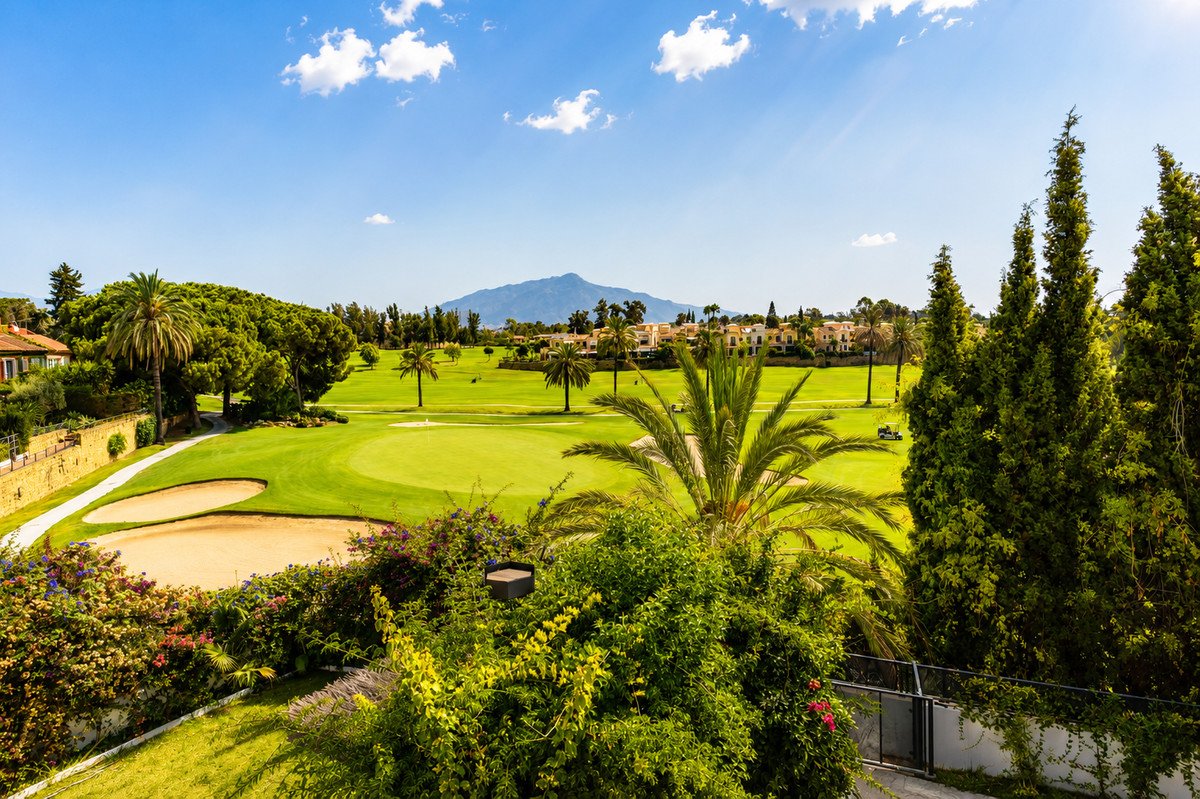 6 Bed Townhouse in Guadalmina Alta