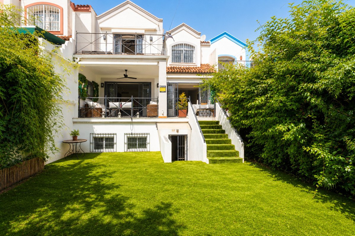 6 Bed Townhouse in Guadalmina Alta
