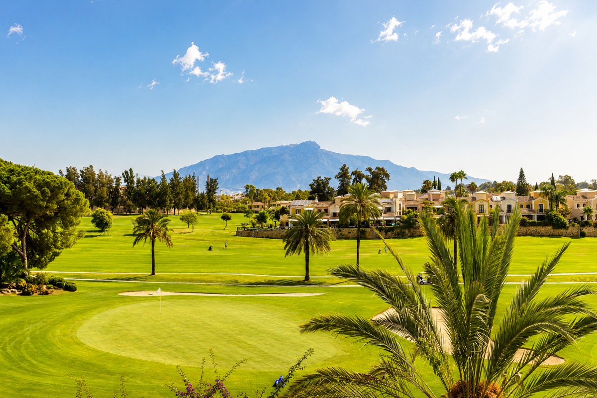 6 Bed Townhouse in Guadalmina Alta