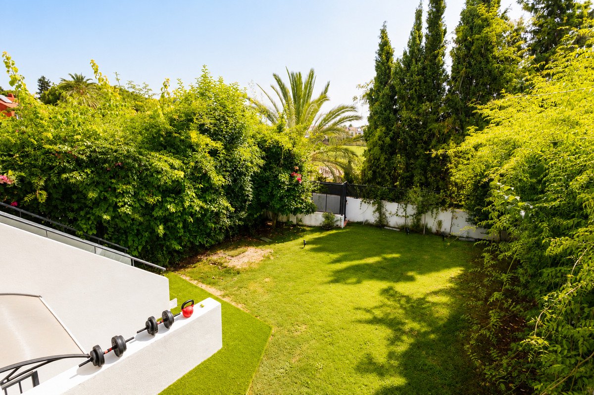 6 Bed Townhouse in Guadalmina Alta